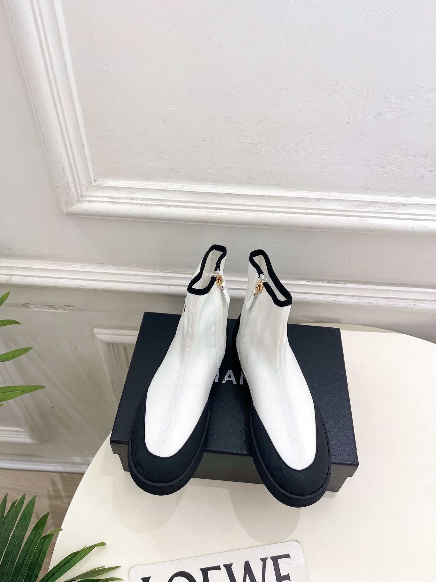 𝐂𝐇𝐀𝐍𝐄𝐋  | 小香  26𝐬𝐬 🦋2026 春夏新品  专柜经典走秀款 小香双C弹力短靴 系列上新