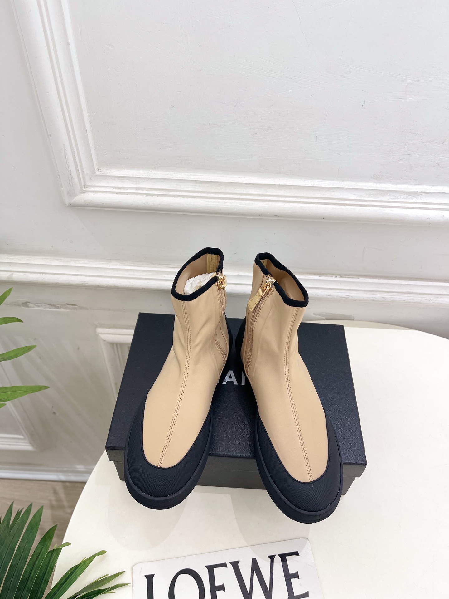 𝐂𝐇𝐀𝐍𝐄𝐋  | 小香  26𝐬𝐬 🦋2026 春夏新品  专柜经典走秀款 小香双C弹力短靴 系列上新