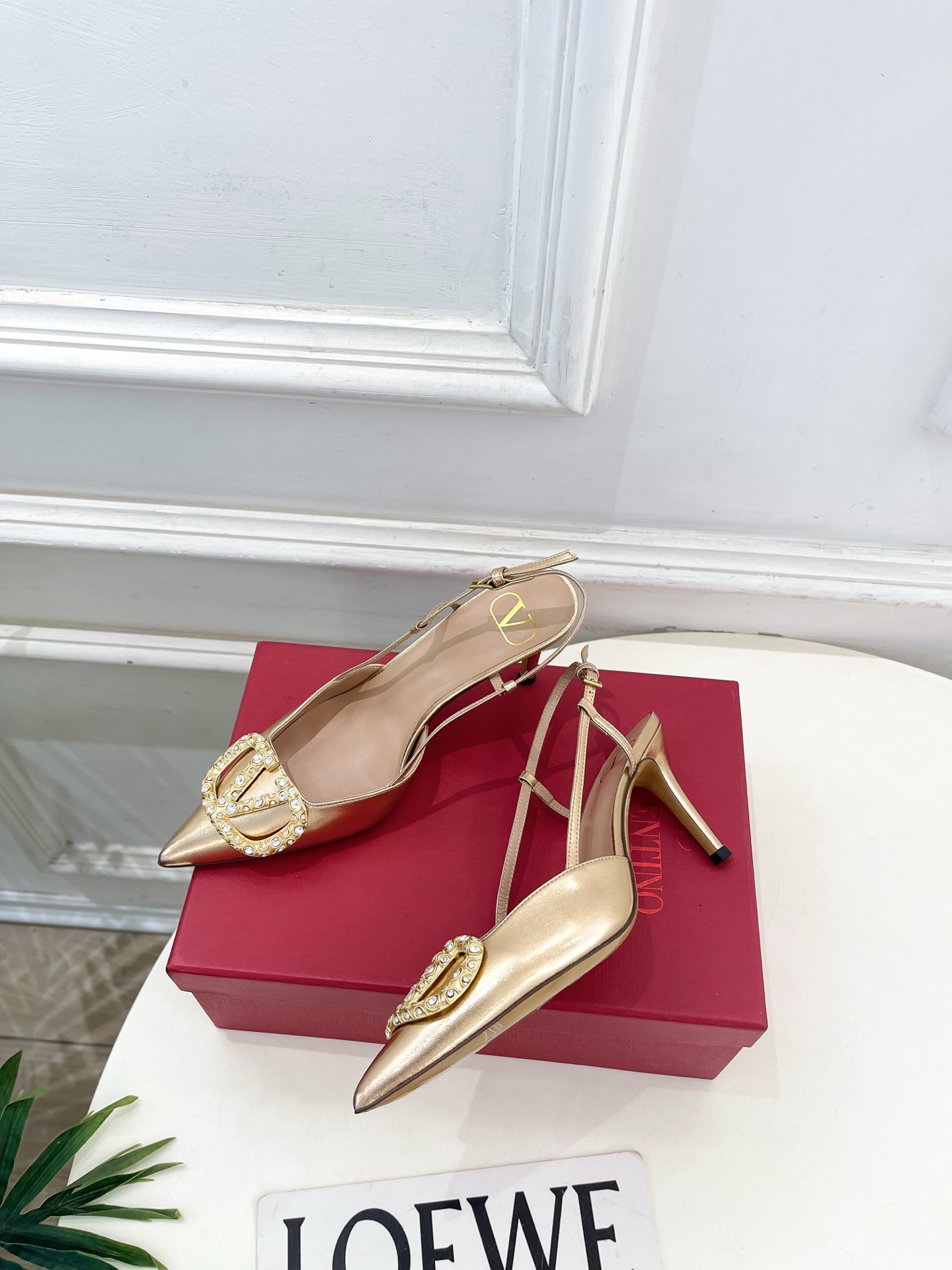 Valentino 华伦天奴 26𝐬𝐬2026春夏新品大V珍珠扣高跟凉鞋上新☑️————————————