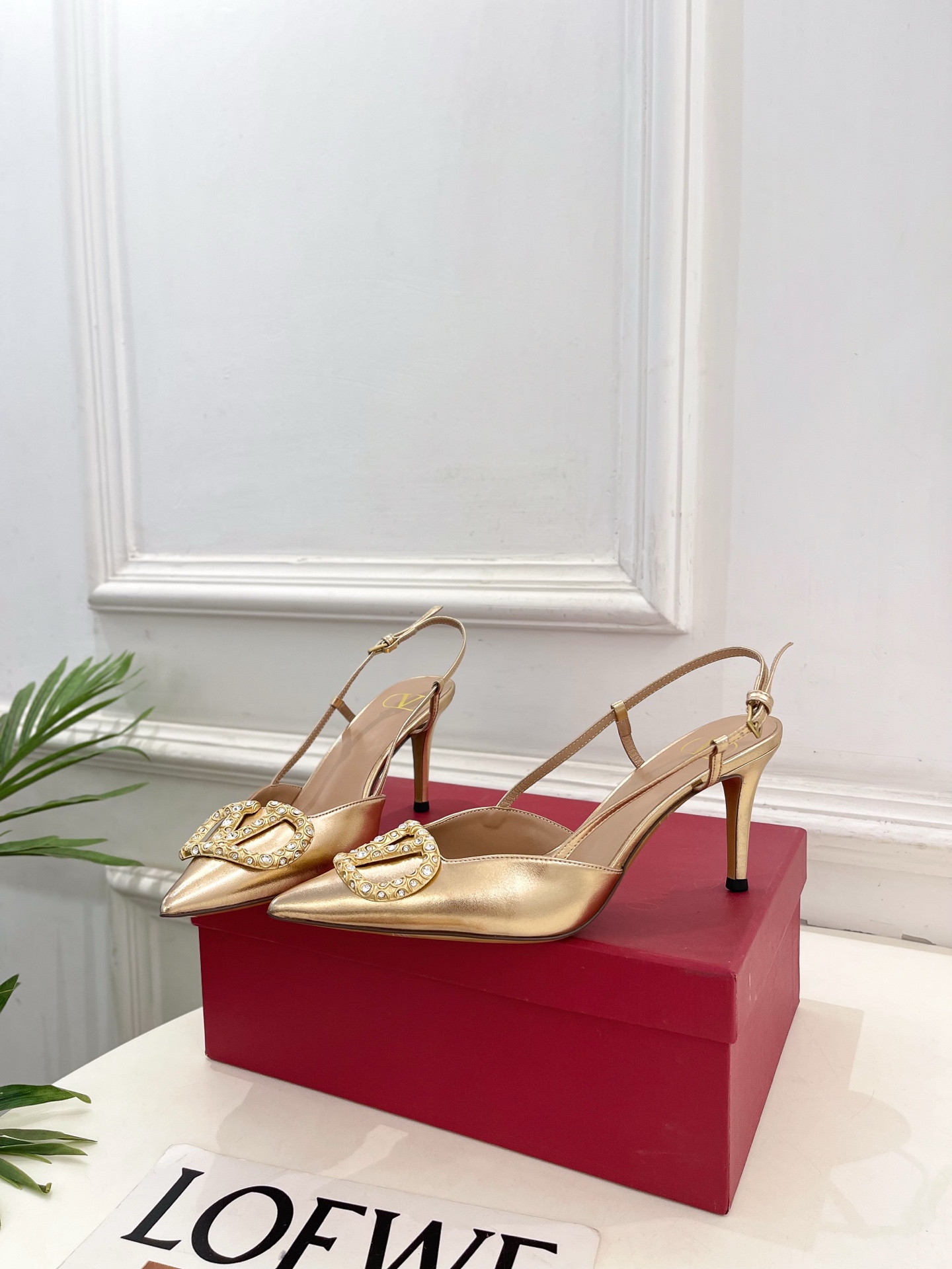Valentino 华伦天奴 26𝐬𝐬2026春夏新品大V珍珠扣高跟凉鞋上新☑️————————————