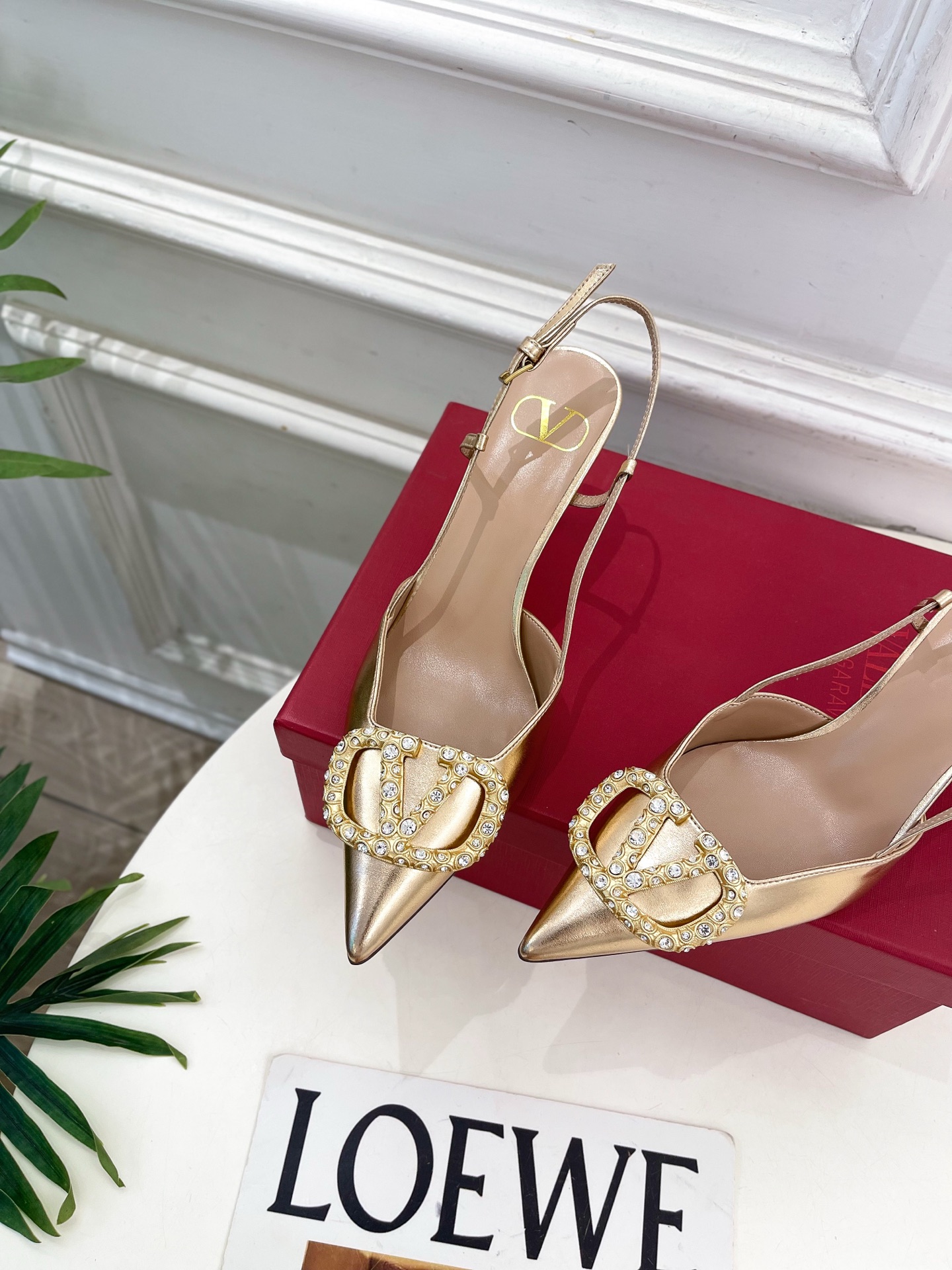 Valentino 华伦天奴 26𝐬𝐬2026春夏新品大V珍珠扣高跟凉鞋上新☑️————————————