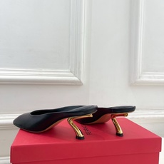 Ferragamo|菲拉格慕26𝐬𝐬2026春夏新品 极简异形金属跟拖鞋 半拖鞋 火爆上新! 这鞋绝对 Ferragamo|菲拉格慕26𝐬𝐬2026春夏新品 极简异形金属跟拖鞋 半拖鞋 火爆上新! 这鞋绝对