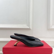 Ferragamo|菲拉格慕26𝐬𝐬2026春夏新品 极简异形金属跟拖鞋 半拖鞋 火爆上新! 这鞋绝对 Ferragamo|菲拉格慕26𝐬𝐬2026春夏新品 极简异形金属跟拖鞋 半拖鞋 火爆上新! 这鞋绝对