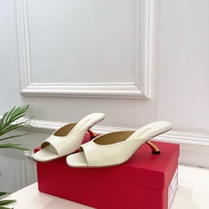 Ferragamo|菲拉格慕26𝐬𝐬2026春夏新品 极简异形金属跟拖鞋 半拖鞋 火爆上新! 这鞋绝对 Ferragamo|菲拉格慕26𝐬𝐬2026春夏新品 极简异形金属跟拖鞋 半拖鞋 火爆上新! 这鞋绝对