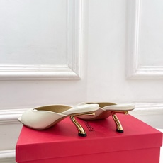 Ferragamo|菲拉格慕26𝐬𝐬2026春夏新品 极简异形金属跟拖鞋 半拖鞋 火爆上新! 这鞋绝对 Ferragamo|菲拉格慕26𝐬𝐬2026春夏新品 极简异形金属跟拖鞋 半拖鞋 火爆上新! 这鞋绝对