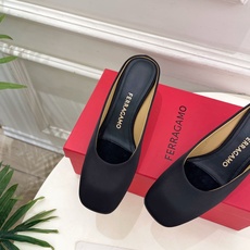 Ferragamo|菲拉格慕26𝐬𝐬2026春夏新品 极简异形金属跟半拖鞋 火爆上新! 这鞋绝对是黑马 Ferragamo|菲拉格慕26𝐬𝐬2026春夏新品 极简异形金属跟半拖鞋 火爆上新! 这鞋绝对是黑马