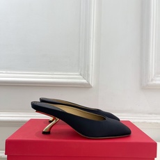 Ferragamo|菲拉格慕26𝐬𝐬2026春夏新品 极简异形金属跟半拖鞋 火爆上新! 这鞋绝对是黑马 Ferragamo|菲拉格慕26𝐬𝐬2026春夏新品 极简异形金属跟半拖鞋 火爆上新! 这鞋绝对是黑马
