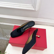 Ferragamo|菲拉格慕26𝐬𝐬2026春夏新品 极简异形金属跟半拖鞋 火爆上新! 这鞋绝对是黑马 Ferragamo|菲拉格慕26𝐬𝐬2026春夏新品 极简异形金属跟半拖鞋 火爆上新! 这鞋绝对是黑马