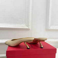 Ferragamo|菲拉格慕26𝐬𝐬2026春夏新品 极简异形金属跟半拖鞋 火爆上新! 这鞋绝对是黑马 Ferragamo|菲拉格慕26𝐬𝐬2026春夏新品 极简异形金属跟半拖鞋 火爆上新! 这鞋绝对是黑马