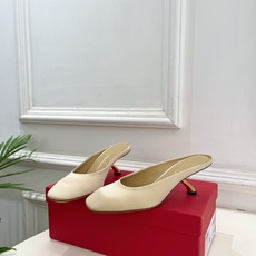 Ferragamo|菲拉格慕26𝐬𝐬2026春夏新品 极简异形金属跟半拖鞋 火爆上新! 这鞋绝对是黑马 Ferragamo|菲拉格慕26𝐬𝐬2026春夏新品 极简异形金属跟半拖鞋 火爆上新! 这鞋绝对是黑马