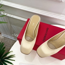 Ferragamo|菲拉格慕26𝐬𝐬2026春夏新品 极简异形金属跟半拖鞋 火爆上新! 这鞋绝对是黑马 Ferragamo|菲拉格慕26𝐬𝐬2026春夏新品 极简异形金属跟半拖鞋 火爆上新! 这鞋绝对是黑马