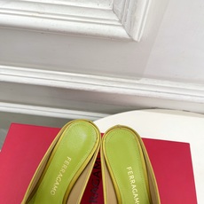 Ferragamo|菲拉格慕26𝐬𝐬2026春夏新品 极简异形金属跟半拖鞋 火爆上新! 这鞋绝对是黑马 Ferragamo|菲拉格慕26𝐬𝐬2026春夏新品 极简异形金属跟半拖鞋 火爆上新! 这鞋绝对是黑马