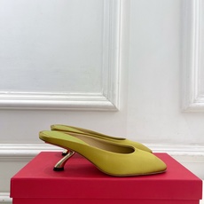 Ferragamo|菲拉格慕26𝐬𝐬2026春夏新品 极简异形金属跟半拖鞋 火爆上新! 这鞋绝对是黑马 Ferragamo|菲拉格慕26𝐬𝐬2026春夏新品 极简异形金属跟半拖鞋 火爆上新! 这鞋绝对是黑马