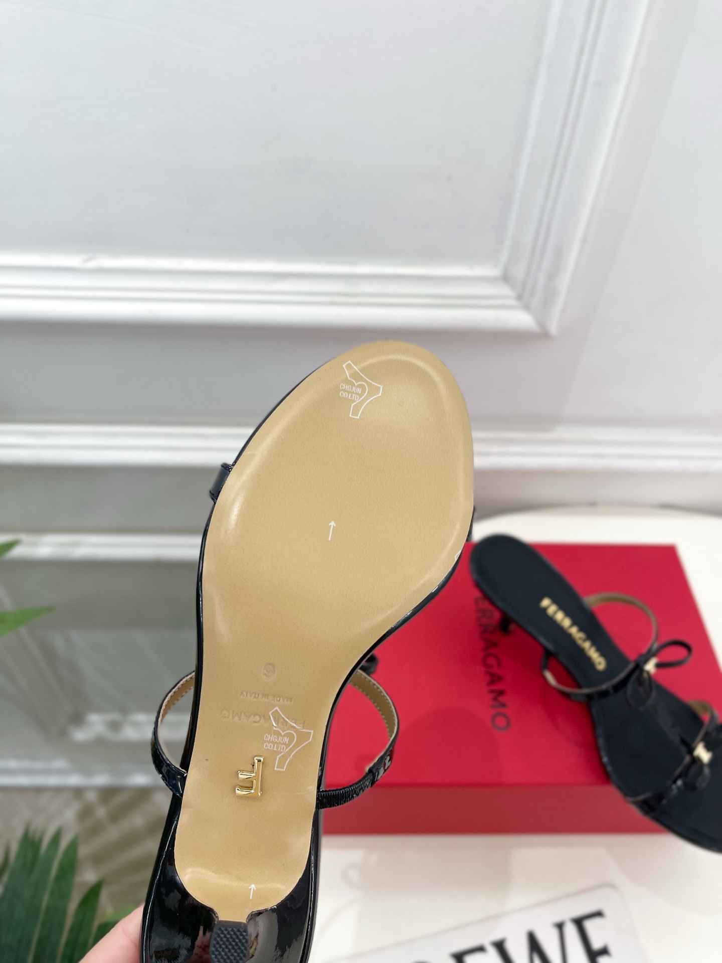 Ferragamo|菲拉格慕26𝐬𝐬2026春夏新品 经典小猫跟蝴蝶结拖鞋 火爆上新! 这鞋绝对是黑马 Ferragamo|菲拉格慕26𝐬𝐬2026春夏新品 经典小猫跟蝴蝶结拖鞋 火爆上新! 这鞋绝对是黑马