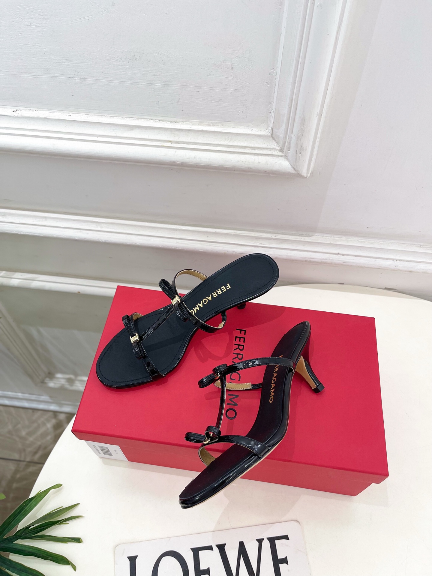Ferragamo|菲拉格慕26𝐬𝐬2026春夏新品 经典小猫跟蝴蝶结拖鞋 火爆上新! 这鞋绝对是黑马 Ferragamo|菲拉格慕26𝐬𝐬2026春夏新品 经典小猫跟蝴蝶结拖鞋 火爆上新! 这鞋绝对是黑马