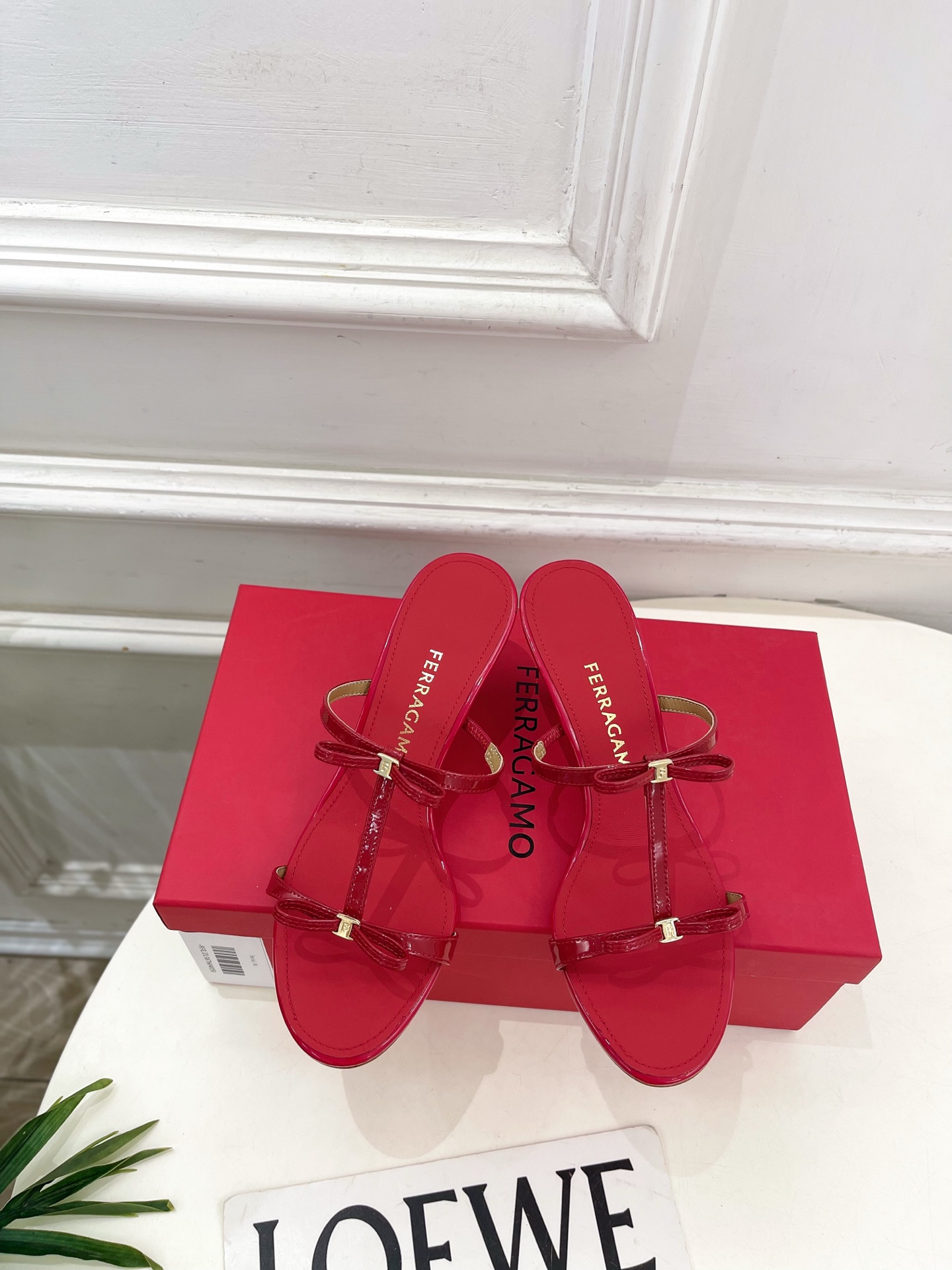 Ferragamo｜菲拉格慕26𝐬𝐬2026春夏新品 经典小猫跟蝴蝶结拖鞋 火爆上新！  这鞋绝对是黑马