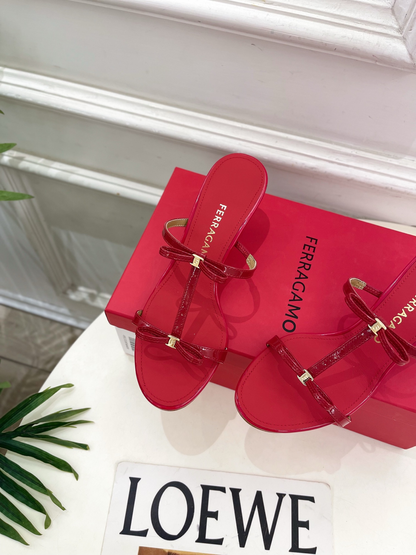Ferragamo|菲拉格慕26𝐬𝐬2026春夏新品 经典小猫跟蝴蝶结拖鞋 火爆上新! 这鞋绝对是黑马 Ferragamo|菲拉格慕26𝐬𝐬2026春夏新品 经典小猫跟蝴蝶结拖鞋 火爆上新! 这鞋绝对是黑马