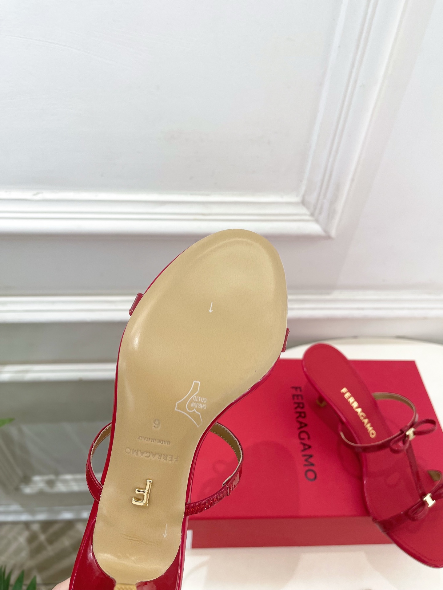 Ferragamo|菲拉格慕26𝐬𝐬2026春夏新品 经典小猫跟蝴蝶结拖鞋 火爆上新! 这鞋绝对是黑马 Ferragamo|菲拉格慕26𝐬𝐬2026春夏新品 经典小猫跟蝴蝶结拖鞋 火爆上新! 这鞋绝对是黑马