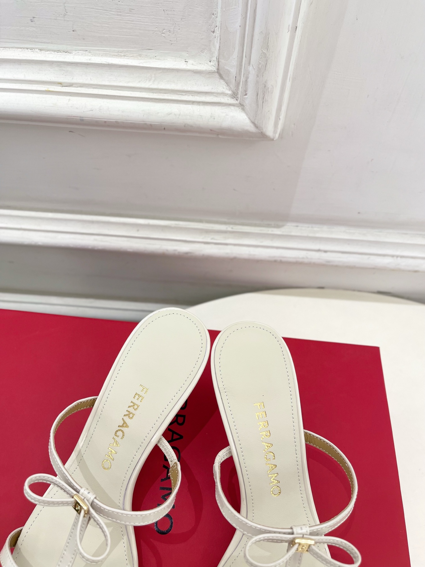Ferragamo|菲拉格慕26𝐬𝐬2026春夏新品 经典小猫跟蝴蝶结拖鞋 火爆上新! 这鞋绝对是黑马 Ferragamo|菲拉格慕26𝐬𝐬2026春夏新品 经典小猫跟蝴蝶结拖鞋 火爆上新! 这鞋绝对是黑马