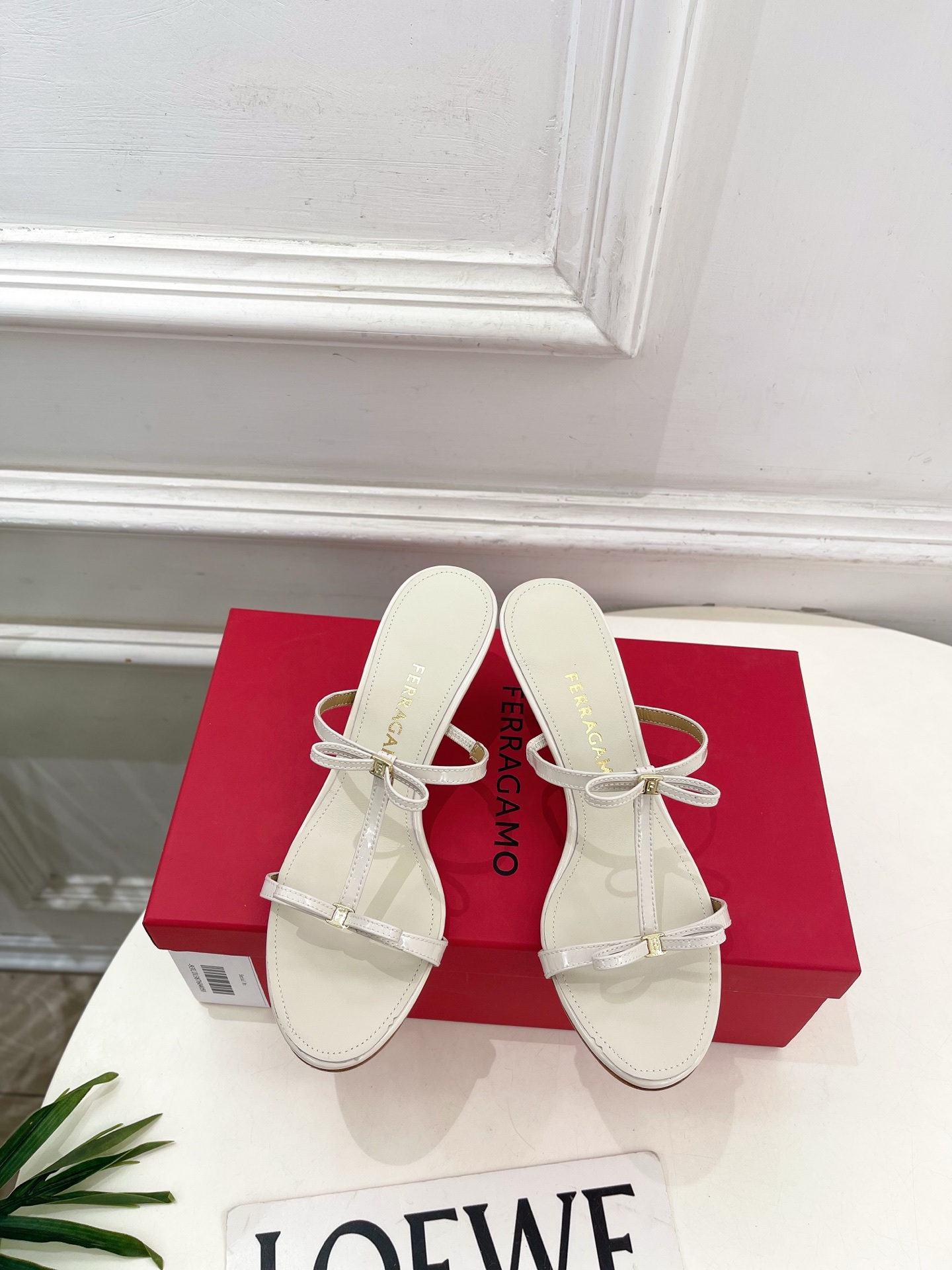 Ferragamo｜菲拉格慕26𝐬𝐬2026春夏新品 经典小猫跟蝴蝶结拖鞋 火爆上新！  这鞋绝对是黑马