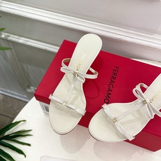Ferragamo|菲拉格慕26𝐬𝐬2026春夏新品 经典小猫跟蝴蝶结拖鞋 火爆上新! 这鞋绝对是黑马 Ferragamo|菲拉格慕26𝐬𝐬2026春夏新品 经典小猫跟蝴蝶结拖鞋 火爆上新! 这鞋绝对是黑马