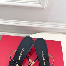 Ferragamo|菲拉格慕26𝐬𝐬2026春夏新品 经典小猫跟蝴蝶结拖鞋 火爆上新! 这鞋绝对是黑马 Ferragamo|菲拉格慕26𝐬𝐬2026春夏新品 经典小猫跟蝴蝶结拖鞋 火爆上新! 这鞋绝对是黑马