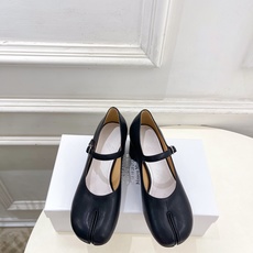 Maison Margiela· 马吉拉26𝐬𝐬 2026春夏新品MM6 分趾粗跟玛丽珍鞋 —————— Maison Margiela· 马吉拉26𝐬𝐬 2026春夏新品MM6 分趾粗跟玛丽珍鞋 ——————