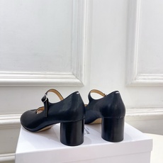 Maison Margiela· 马吉拉26𝐬𝐬 2026春夏新品MM6 分趾粗跟玛丽珍鞋 —————— Maison Margiela· 马吉拉26𝐬𝐬 2026春夏新品MM6 分趾粗跟玛丽珍鞋 ——————