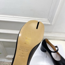 Maison Margiela· 马吉拉26𝐬𝐬 2026春夏新品MM6 分趾粗跟玛丽珍鞋 —————— Maison Margiela· 马吉拉26𝐬𝐬 2026春夏新品MM6 分趾粗跟玛丽珍鞋 ——————