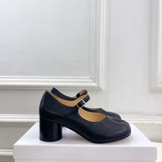 Maison Margiela· 马吉拉26𝐬𝐬 2026春夏新品MM6 分趾粗跟玛丽珍鞋 —————— Maison Margiela· 马吉拉26𝐬𝐬 2026春夏新品MM6 分趾粗跟玛丽珍鞋 ——————