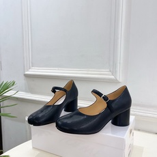 Maison Margiela· 马吉拉26𝐬𝐬 2026春夏新品MM6 分趾粗跟玛丽珍鞋 —————— Maison Margiela· 马吉拉26𝐬𝐬 2026春夏新品MM6 分趾粗跟玛丽珍鞋 ——————