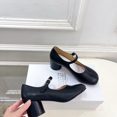 Maison Margiela· 马吉拉26𝐬𝐬 2026春夏新品MM6 分趾粗跟玛丽珍鞋 —————— Maison Margiela· 马吉拉26𝐬𝐬 2026春夏新品MM6 分趾粗跟玛丽珍鞋 ——————