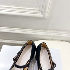 Maison Margiela· 马吉拉26𝐬𝐬 2026春夏新品MM6 分趾粗跟玛丽珍鞋 —————— Maison Margiela· 马吉拉26𝐬𝐬 2026春夏新品MM6 分趾粗跟玛丽珍鞋 ——————