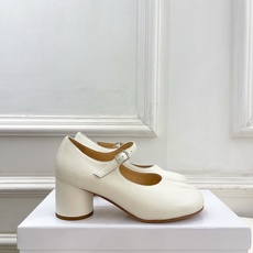 Maison Margiela· 马吉拉26𝐬𝐬 2026春夏新品MM6 分趾粗跟玛丽珍鞋 —————— Maison Margiela· 马吉拉26𝐬𝐬 2026春夏新品MM6 分趾粗跟玛丽珍鞋 ——————