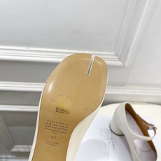 Maison Margiela· 马吉拉26𝐬𝐬 2026春夏新品MM6 分趾粗跟玛丽珍鞋 —————— Maison Margiela· 马吉拉26𝐬𝐬 2026春夏新品MM6 分趾粗跟玛丽珍鞋 ——————