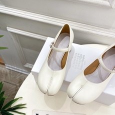 Maison Margiela· 马吉拉26𝐬𝐬 2026春夏新品MM6 分趾粗跟玛丽珍鞋 —————— Maison Margiela· 马吉拉26𝐬𝐬 2026春夏新品MM6 分趾粗跟玛丽珍鞋 ——————