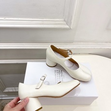 Maison Margiela· 马吉拉26𝐬𝐬 2026春夏新品MM6 分趾粗跟玛丽珍鞋 —————— Maison Margiela· 马吉拉26𝐬𝐬 2026春夏新品MM6 分趾粗跟玛丽珍鞋 ——————