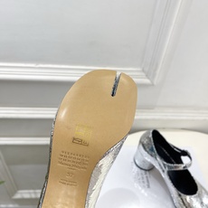 Maison Margiela· 马吉拉26𝐬𝐬 2026春夏新品MM6 分趾粗跟玛丽珍鞋 —————— Maison Margiela· 马吉拉26𝐬𝐬 2026春夏新品MM6 分趾粗跟玛丽珍鞋 ——————