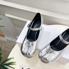 Maison Margiela· 马吉拉26𝐬𝐬 2026春夏新品MM6 分趾粗跟玛丽珍鞋 —————— Maison Margiela· 马吉拉26𝐬𝐬 2026春夏新品MM6 分趾粗跟玛丽珍鞋 ——————