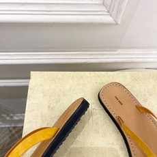 The row 2026春夏新品 TR极简休闲沙滩人字拖鞋—————————作为这两年最受欢迎的设计师牌 The row 2026春夏新品 TR极简休闲沙滩人字拖鞋—————————作为这两年最受欢迎的设计师牌