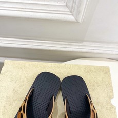 The row 2026春夏新品 TR极简休闲厚底沙滩人字拖鞋—————————作为这两年最受欢迎的设计 The row 2026春夏新品 TR极简休闲厚底沙滩人字拖鞋—————————作为这两年最受欢迎的设计