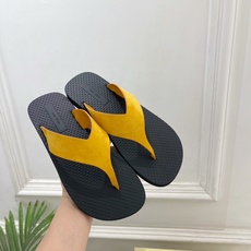 The row 2026春夏新品 TR极简休闲厚底沙滩人字拖鞋—————————作为这两年最受欢迎的设计 The row 2026春夏新品 TR极简休闲厚底沙滩人字拖鞋—————————作为这两年最受欢迎的设计