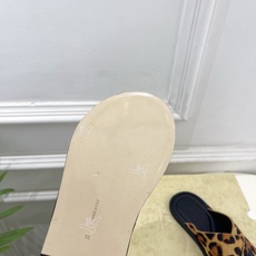 The row 2026春夏新品 TR极简交叉带休闲平底拖鞋—————————作为这两年最受欢迎的设计师 The row 2026春夏新品 TR极简交叉带休闲平底拖鞋—————————作为这两年最受欢迎的设计师