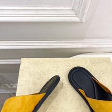 The row 2026春夏新品 TR极简交叉带休闲平底拖鞋—————————作为这两年最受欢迎的设计师 The row 2026春夏新品 TR极简交叉带休闲平底拖鞋—————————作为这两年最受欢迎的设计师