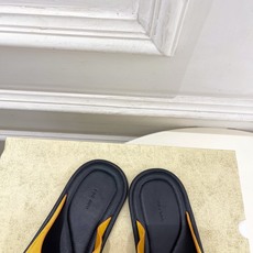 The row 2026春夏新品 TR极简交叉带休闲平底拖鞋—————————作为这两年最受欢迎的设计师 The row 2026春夏新品 TR极简交叉带休闲平底拖鞋—————————作为这两年最受欢迎的设计师