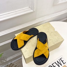 The row 2026春夏新品 TR极简交叉带休闲平底拖鞋—————————作为这两年最受欢迎的设计师 The row 2026春夏新品 TR极简交叉带休闲平底拖鞋—————————作为这两年最受欢迎的设计师