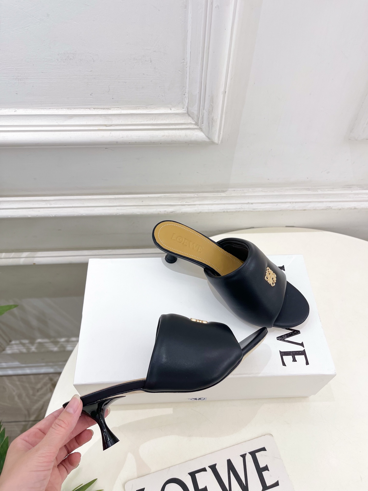 LOEWE 罗意威 2026春夏新品小猫跟面包拖鞋—————————LOEWE作为这两年最受欢迎的设计师