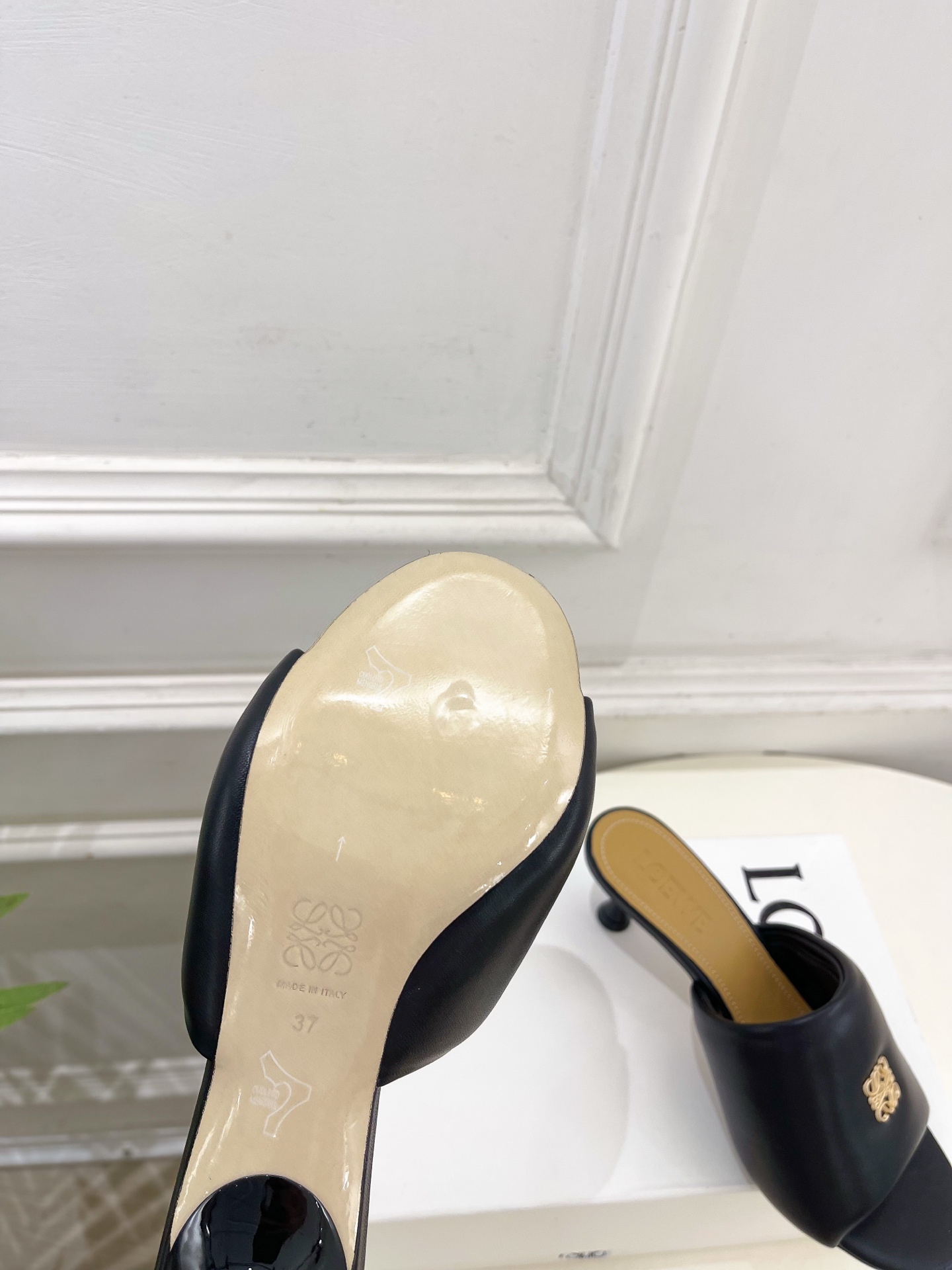 LOEWE 罗意威 2026春夏新品小猫跟面包拖鞋—————————LOEWE作为这两年最受欢迎的设计师