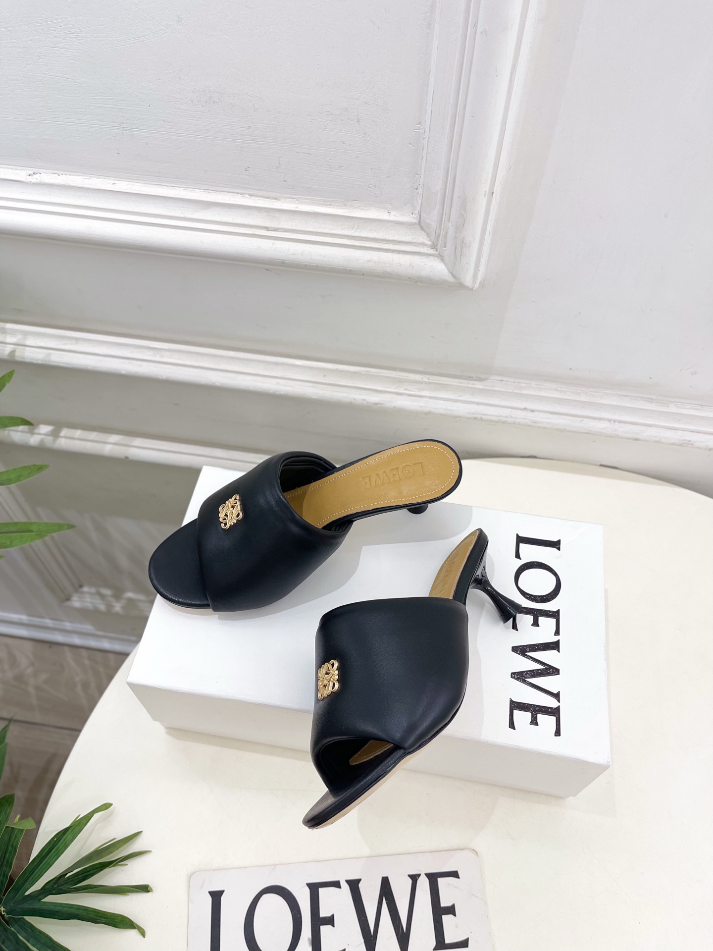 LOEWE 罗意威 2026春夏新品小猫跟面包拖鞋—————————LOEWE作为这两年最受欢迎的设计师