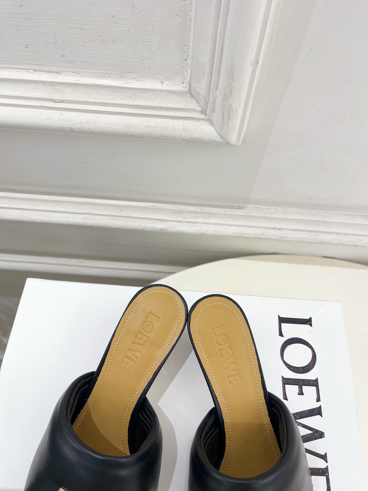 LOEWE 罗意威 2026春夏新品小猫跟面包拖鞋—————————LOEWE作为这两年最受欢迎的设计师